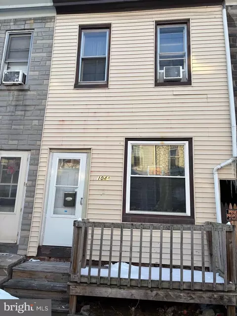 1044 Moss St, Reading, PA 19604