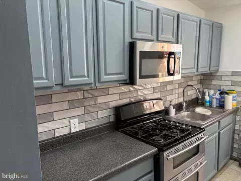 1044 Moss St, Reading, PA 19604 photo 2