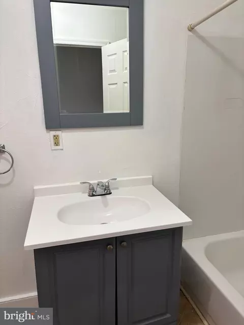 1044 Moss St, Reading, PA 19604 photo 7