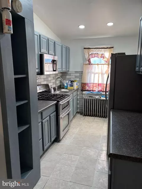 1044 Moss St, Reading, PA 19604 photo 3