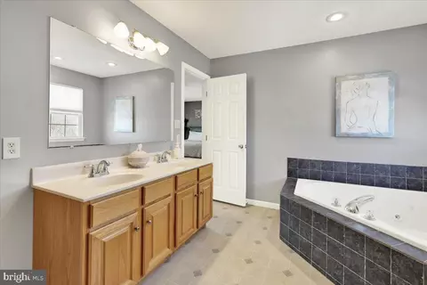 Bath - 416 Longview Dr, Reading, PA 19608 photo 2 of 4