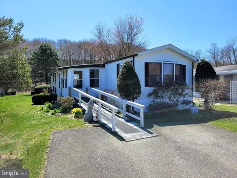 49 Blarney Cir, Mohrsville, PA 19541