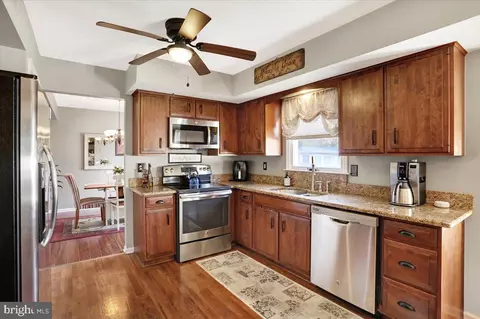 Kitchen - 20 Mesa Dr, Sinking Spring, PA 19608 photo 2 of 5