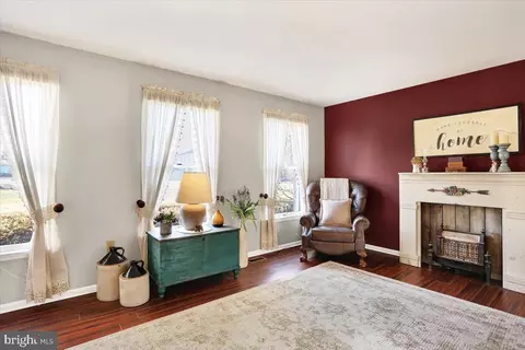 Living - 20 Mesa Dr, Sinking Spring, PA 19608 photo 1 of 3