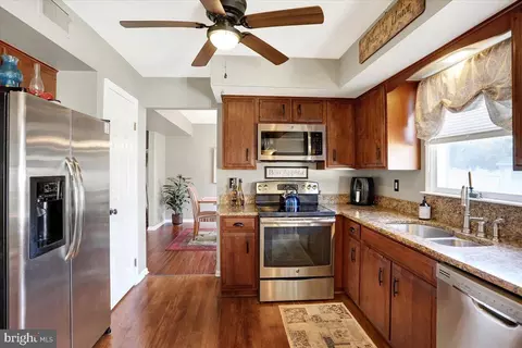 Kitchen - 20 Mesa Dr, Sinking Spring, PA 19608 photo 3 of 5