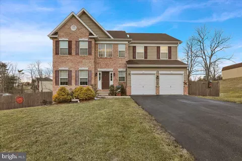 142 Pine Ln, Douglassville, PA 19518