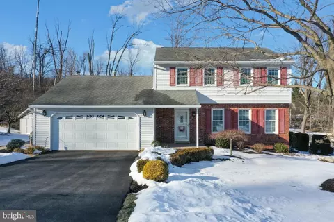 13 Marie Dr, Sinking Spring, PA 19608