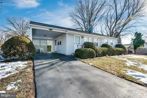 5 Koch Rd, Reading, PA 19605 photo 2