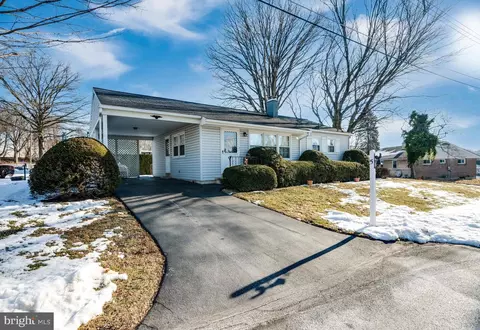 5 Koch Rd, Reading, PA 19605 photo 3