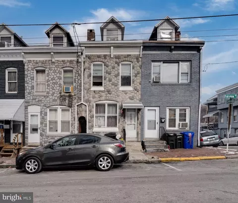 1437 Fairview St, Reading, PA 19602