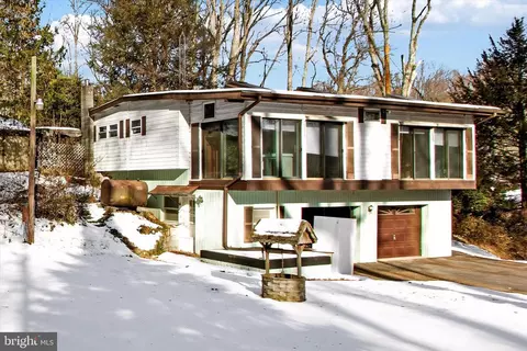 94 Pennypacker Rd, Mohnton, PA 19540