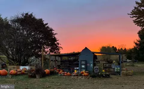 15 Weavertown Ln, Douglassville, PA 19518
