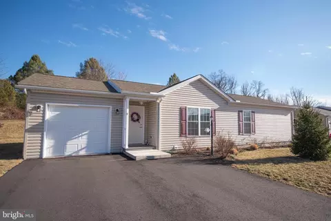 26 Sandpiper Dr, Bechtelsville, PA 19505