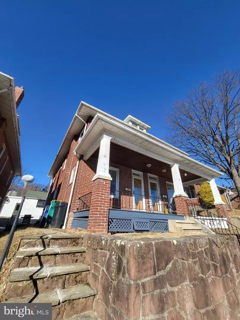 Exterior - 2125 Fairview St, Reading, PA 19609 photo 3 of 4