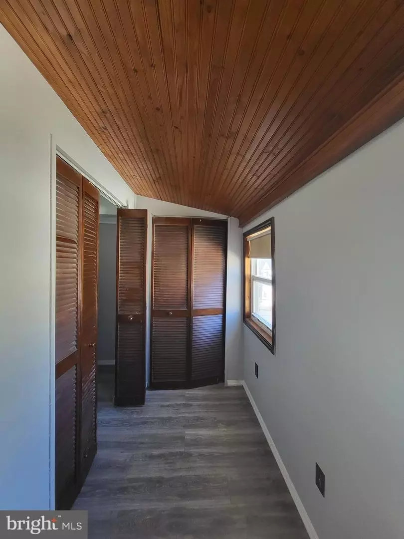 Entry Way - 2125 Fairview St, Reading, PA 19609 photo 5 of 9