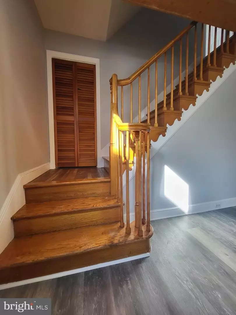 Entry Way - 2125 Fairview St, Reading, PA 19609 photo 2 of 9