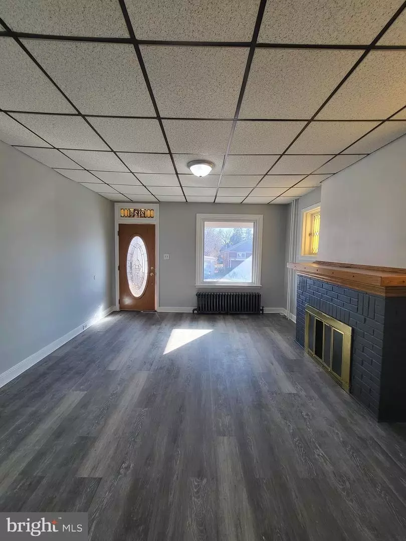 Living - 2125 Fairview St, Reading, PA 19609 photo 1 of 5