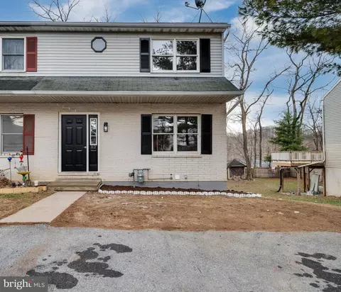 52 N Canal St, Leesport, PA 19533