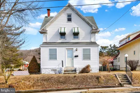 3439 Raymond St, Reading, PA 19605