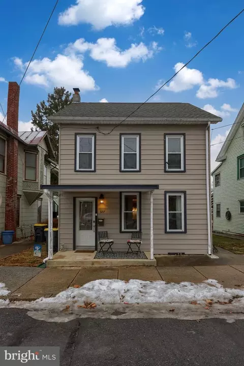 327 W High St, Womelsdorf, PA 19567