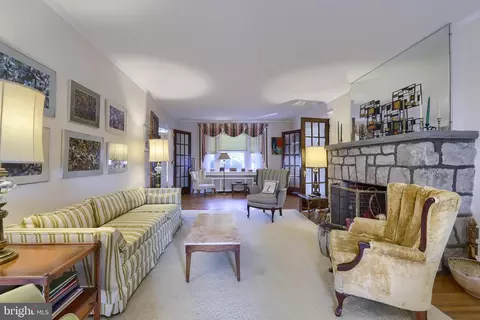 Living - 1606 Olive St, Reading, PA 19604 photo 2 of 5