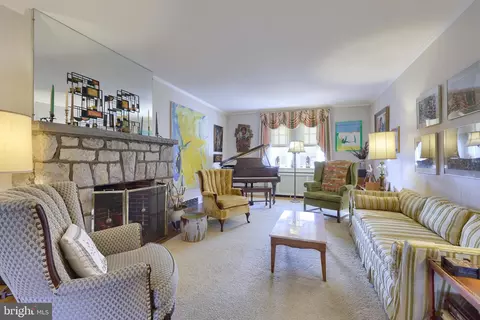 Living - 1606 Olive St, Reading, PA 19604 photo 1 of 5