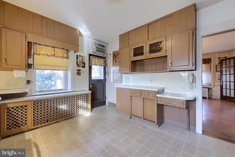 Entry Way - 1606 Olive St, Reading, PA 19604 photo 3 of 3