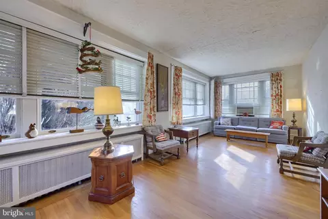 Living - 1606 Olive St, Reading, PA 19604 photo 3 of 5