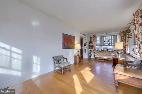 Living - 1606 Olive St, Reading, PA 19604 photo 4 of 5