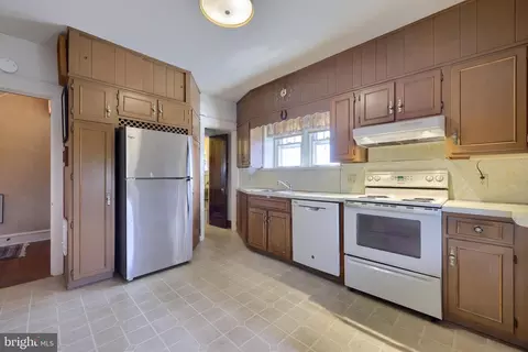 Kitchen - 1606 Olive St, Reading, PA 19604 photo 2 of 2