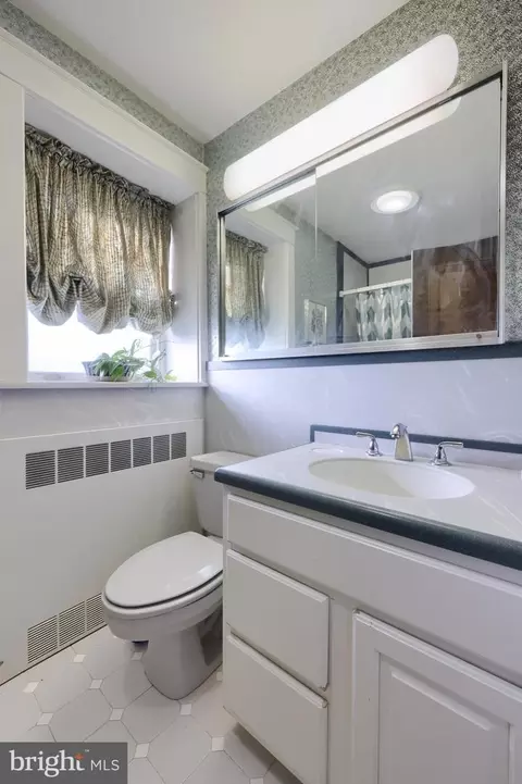 Bath - 1606 Olive St, Reading, PA 19604 photo 3 of 3