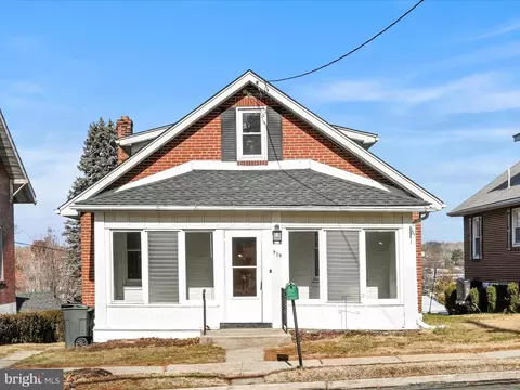 979 Upland Ave, Reading, PA 19607