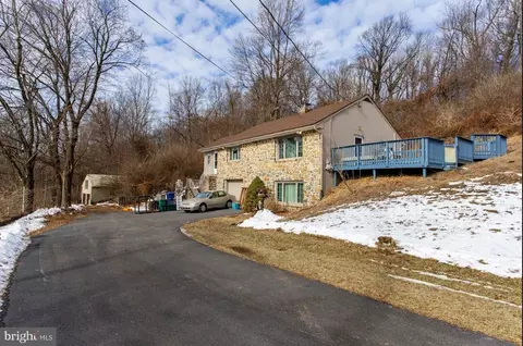 51 Club Ln, Fleetwood, PA 19522