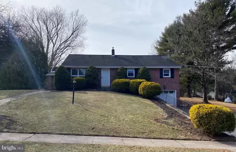14 Queen St, Douglassville, PA 19518