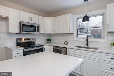 Kitchen - 1400 Commonwealth Blvd, Reading, PA 19607 photo 4 of 6