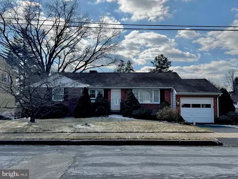 34 Stauffer Dr, Boyertown, PA 19512