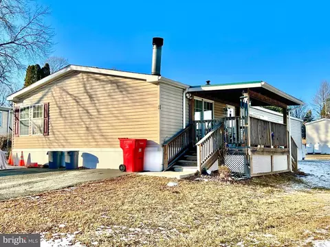 69 Mansfield Dr, Macungie, PA 18062