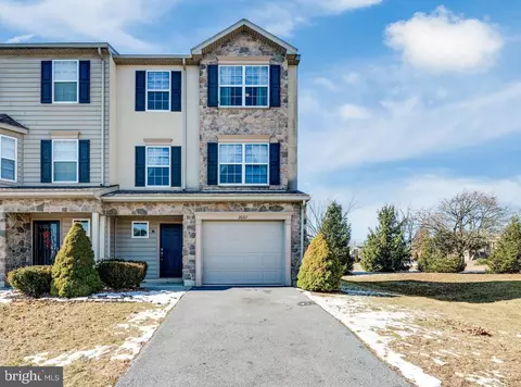 2007 Crown Mill Dr, Mohrsville, PA 19541