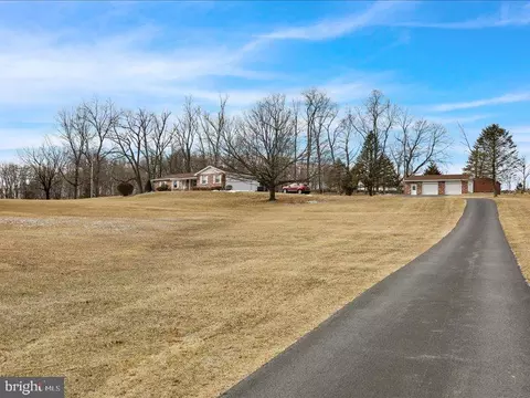 54 Wanshop Rd, Reading, PA 19606
