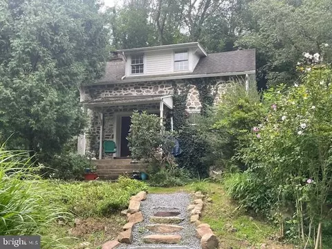 1586 Green Hills Rd, Birdsboro, PA 19508
