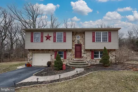 4083 Hay Creek Rd, Morgantown, PA 19543