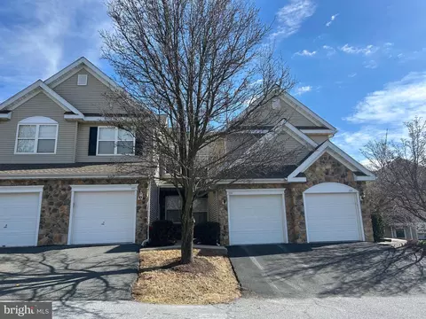 1008 Country Ln, Morgantown, PA 19543