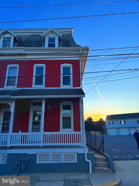 16 S Hull St, Reading, PA 19608 photo 3