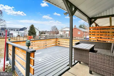 Exterior - 33 Cacoosing Ave, Reading, PA 19608 photo 2 of 5