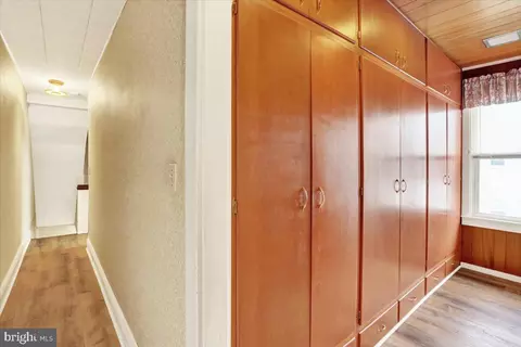 Entry Way - 33 Cacoosing Ave, Reading, PA 19608 photo 6 of 6