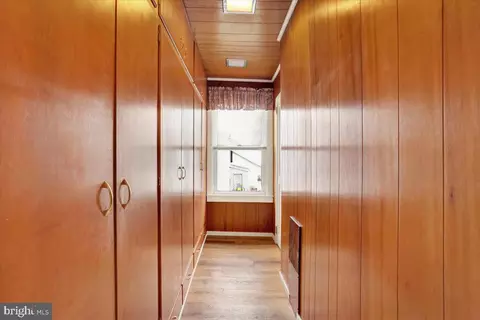 Entry Way - 33 Cacoosing Ave, Reading, PA 19608 photo 5 of 6