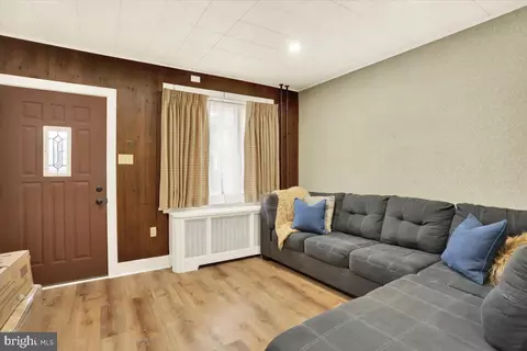 Entry Way - 33 Cacoosing Ave, Reading, PA 19608 photo 1 of 6