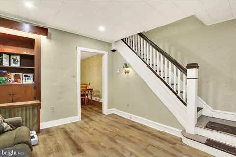 Entry Way - 33 Cacoosing Ave, Reading, PA 19608 photo 2 of 6