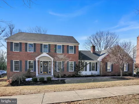 208 Sturbridge Dr, Reading, PA 19610