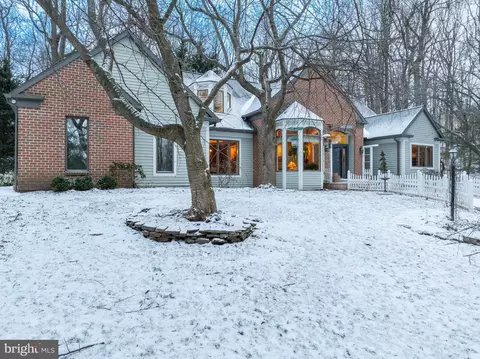6 Burgundy Dr, Mohnton, PA 19540
